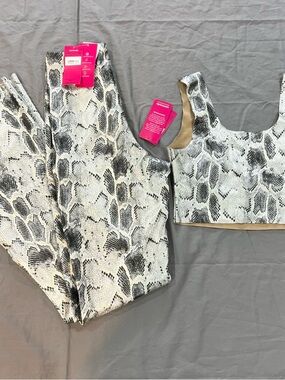NWT Commando Faux Leather Animal Flared Legging SET | Fog Python